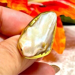 Elegant Gold and Cream BIWA Pearl Ring